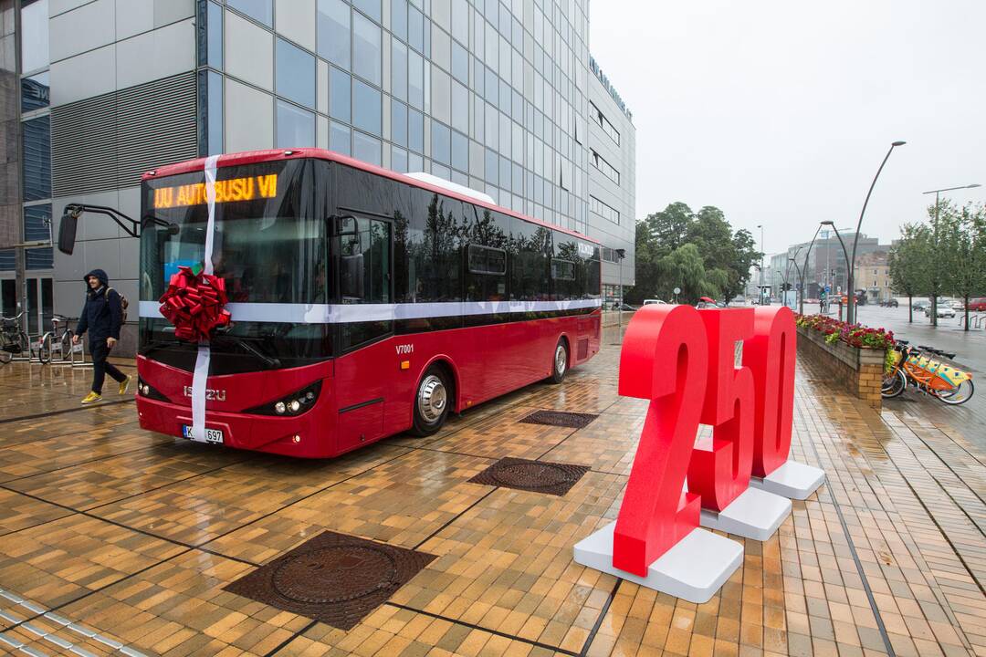 Į Vilniaus gatves išvažiuoja nauji autobusai