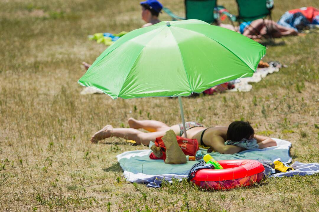 Po audringo trečiadienio toliau mėgausimės šiluma