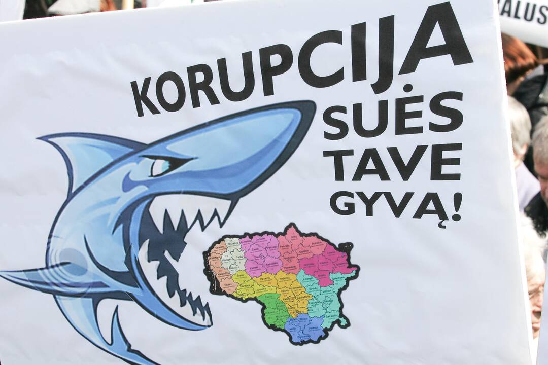 Prokuroras didelėje korupcijos byloje nuteistus trakiškius norėtų matyti už grotų