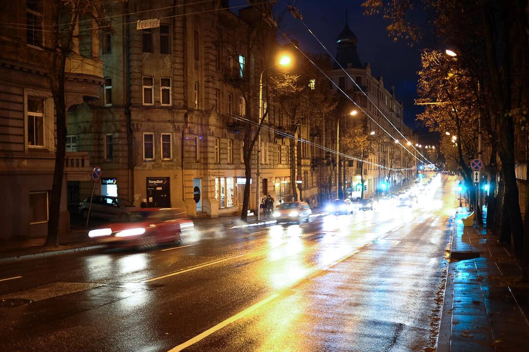 Kelininkai įspėja: naktį eismo sąlygas sunkins plikledis
