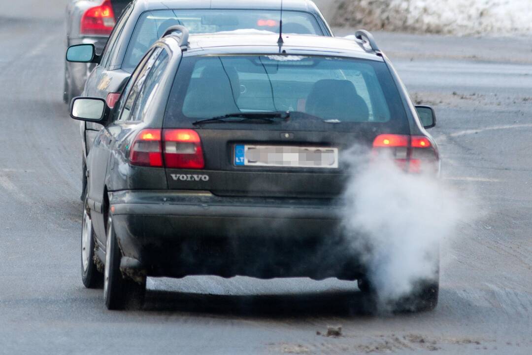 Vyriausybė pritarė automobilių taršos mokesčiui