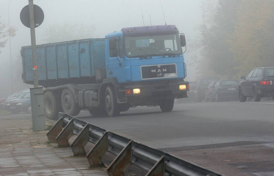 Vakarų Lietuvoje eismo sąlygas sunkina rūkas