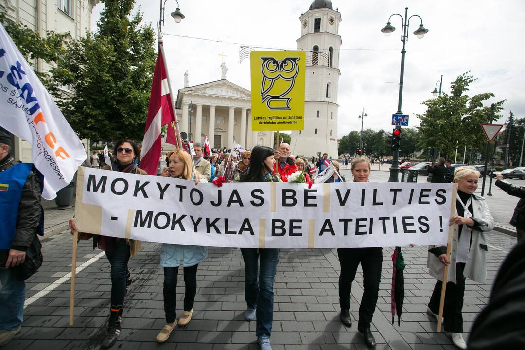 Mokytojai vėl sunerimę: gali sugriūti algų kėlimo planas