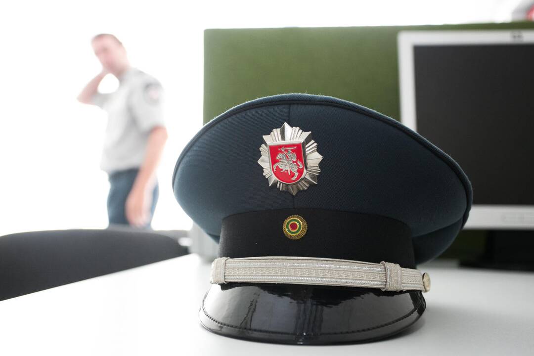 Pasitikėjimas Lietuvos policija išaugo, kariuomene – sumažėjo