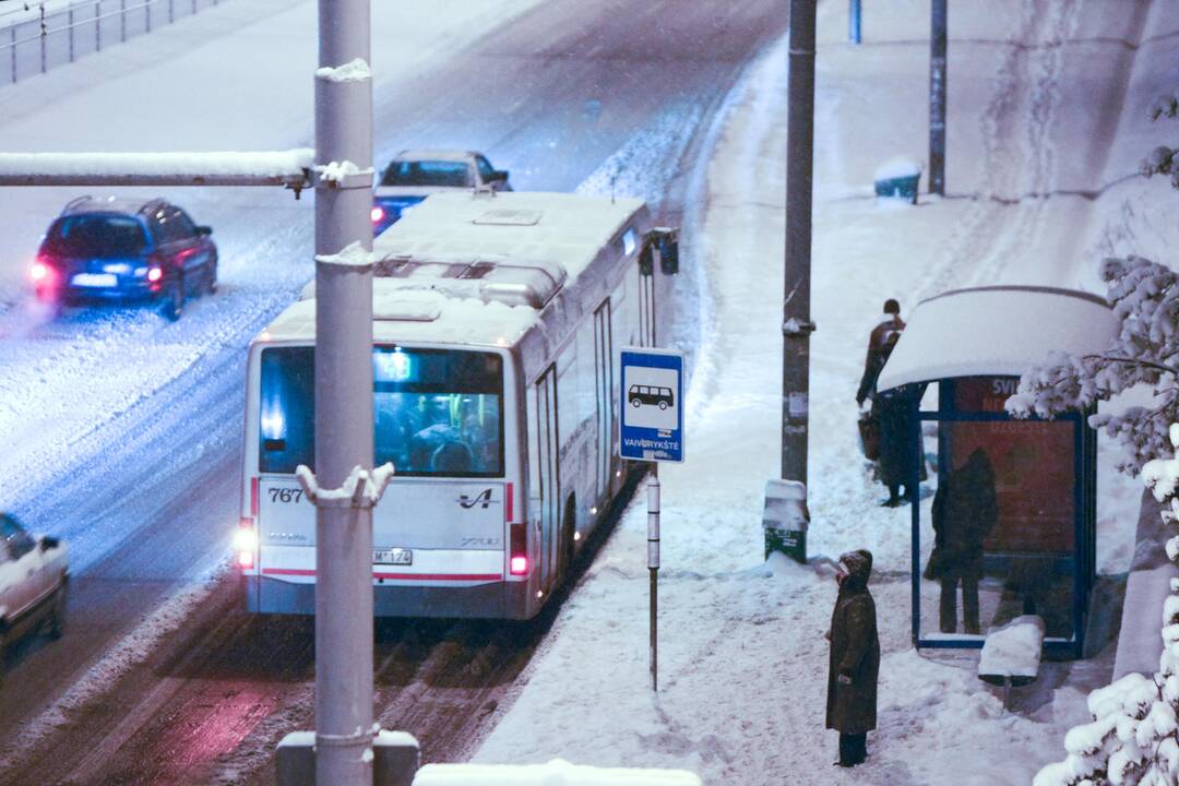 Panevėžyje autobusas partrenkė į kelią išbėgusią paauglę