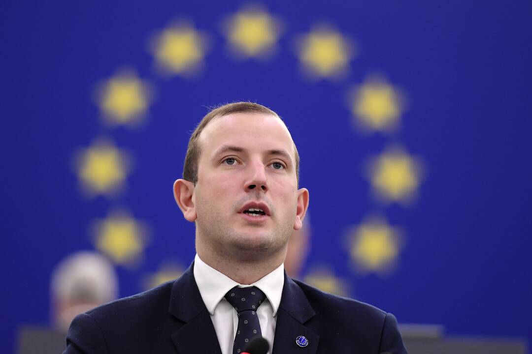 2019 m. būdamas 29-erių V. Sinkevičius pradėjo eiti už aplinką, vandenynus ir žuvininkystę atsakingo Europos Komisijos nario pareigas.