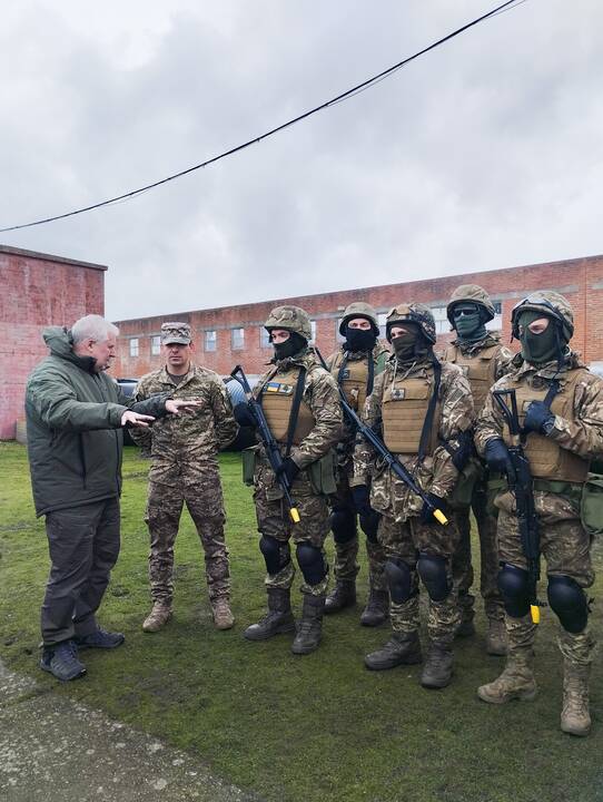 Lietuvos instruktoriai JK apmoko ukrainiečių karius