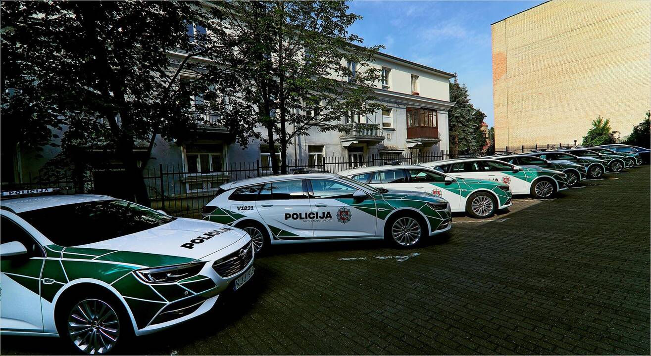 Pristatyti nauji tarnybiniai policijos automobiliai
