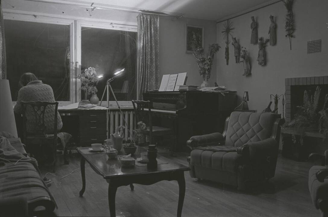 Kompozitoriaus Juliaus Juzeliūno kabinetas. Vilnius, 1985 m.
