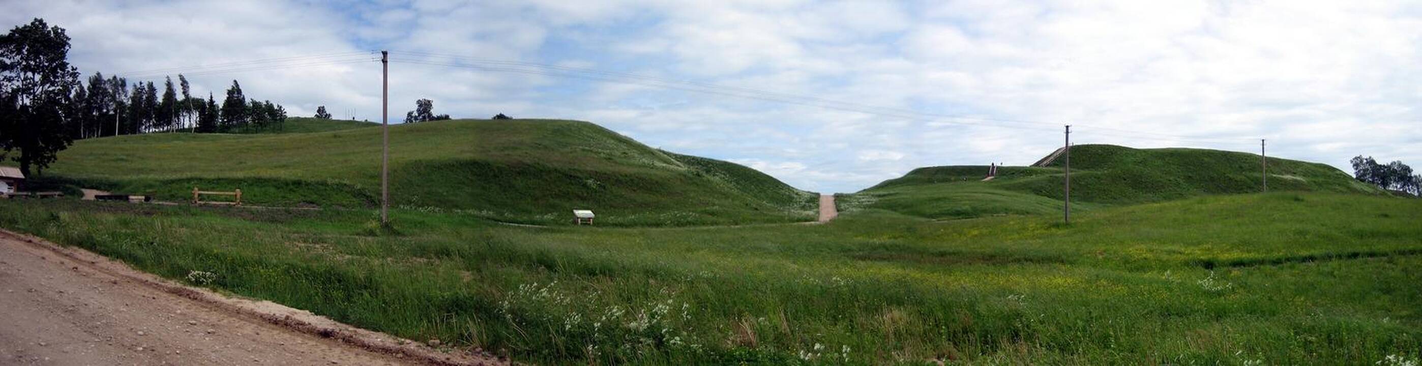 Ant Medvėgalio – Piliakalnių ir Tautinio kostiumo metų atidarymas