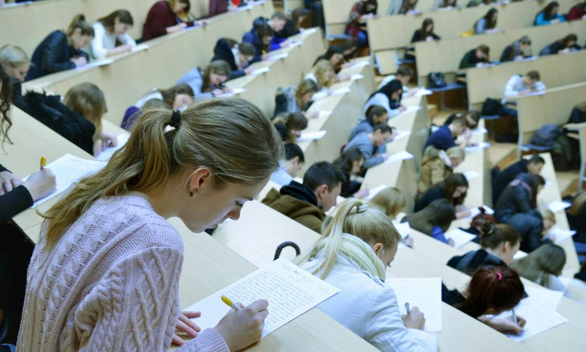 Prezidentų stipendijos – ir nevalstybinių aukštųjų mokyklų studentams