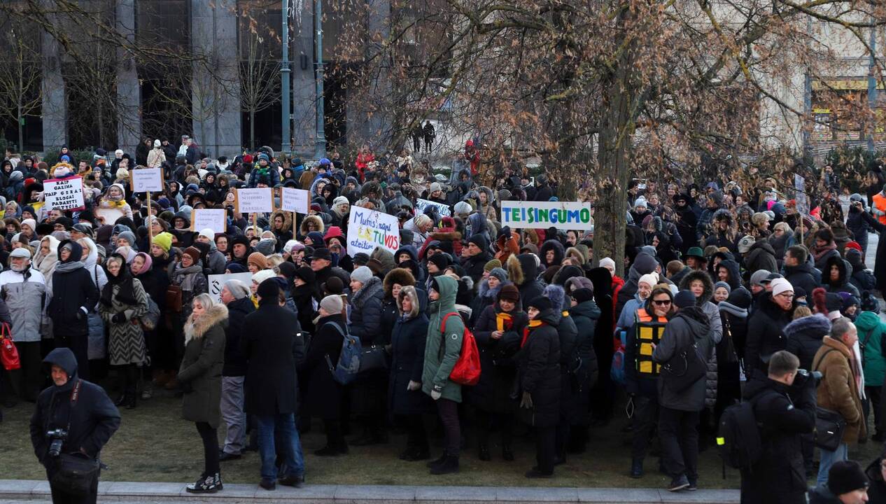 Mokytojų mitingas prie Seimo