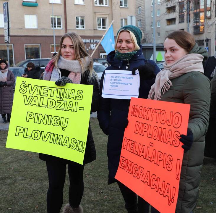 Mokytojų mitingas prie Seimo