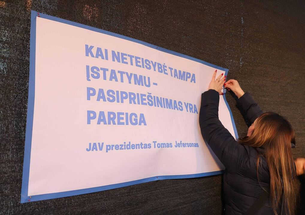Mokytojų mitingas prie Seimo