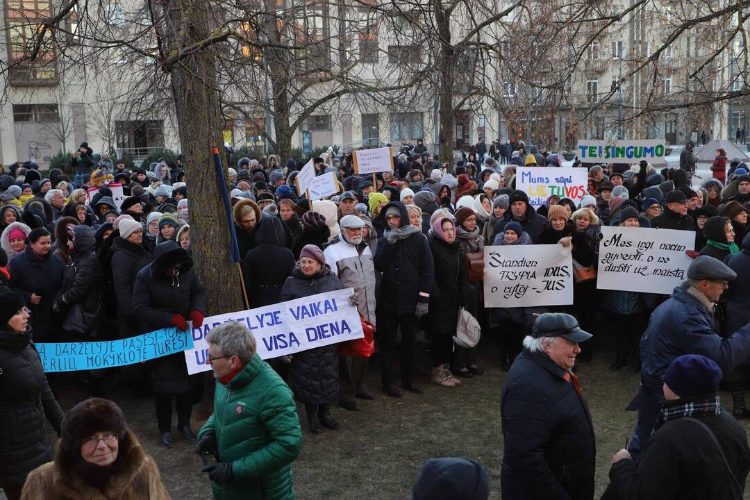 Mokytojų mitingas prie Seimo