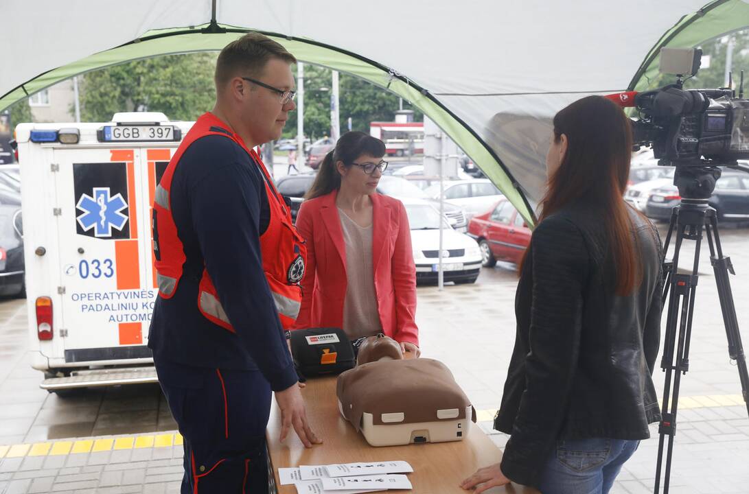 Skubi pagalba: savivaldybėse atsiras nauji defibriliatoriai ir turniketai