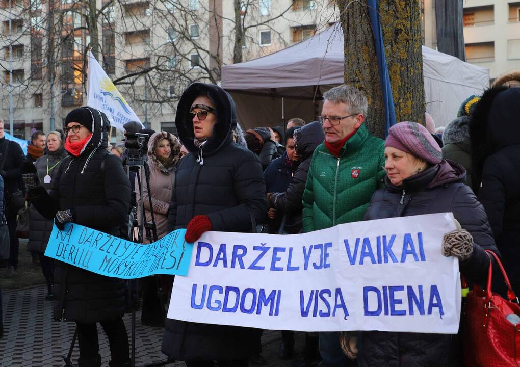 Mokytojų mitingas prie Seimo