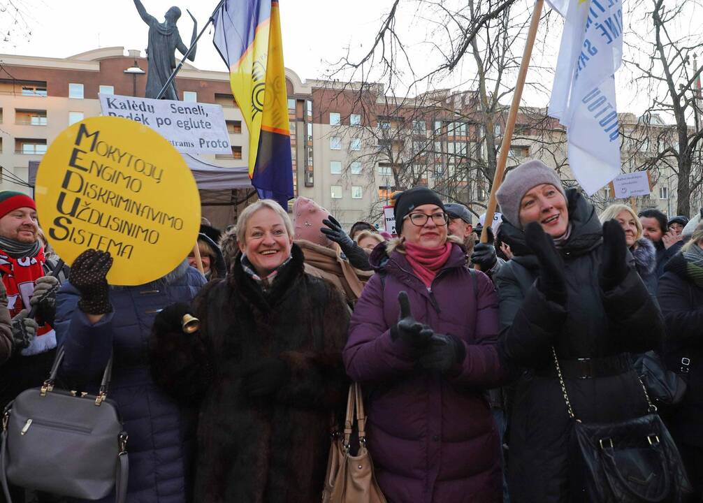 Mokytojų mitingas prie Seimo