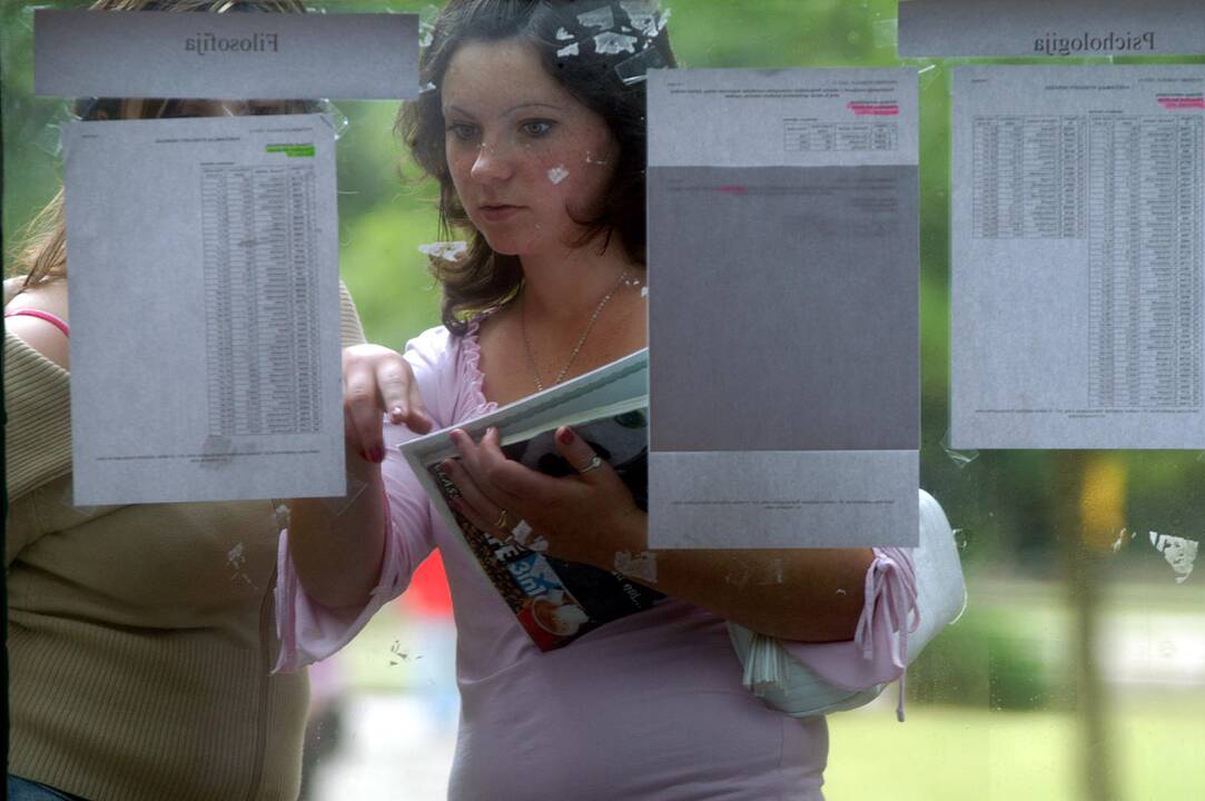 Nusivylusiems brandos egzaminų rezultatais meta gelbėjimosi ratą