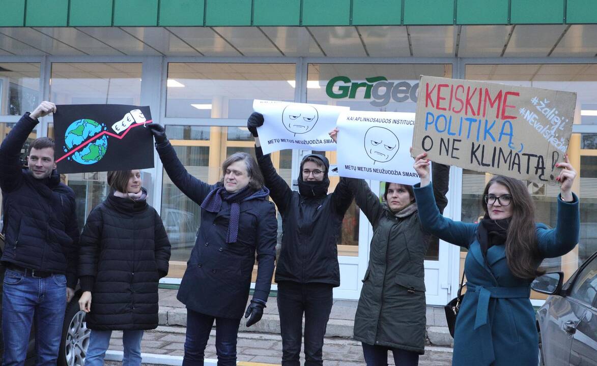 Piketas prie „Grigeo“ būstinės 