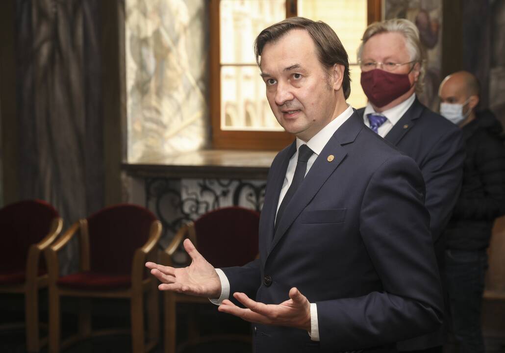 VU rektorius S. Cichanouskajai įteikė deklaraciją