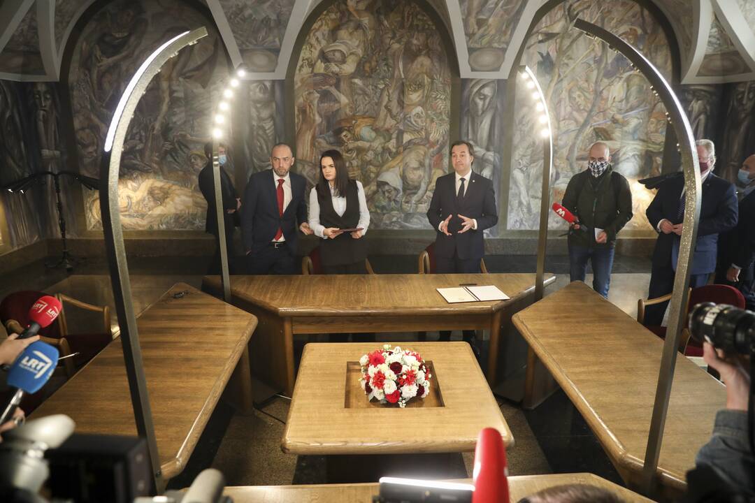 VU rektorius S. Cichanouskajai įteikė deklaraciją
