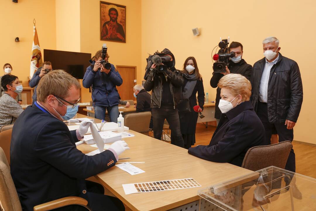 Iš anksto balsavo D. Grybauskaitė