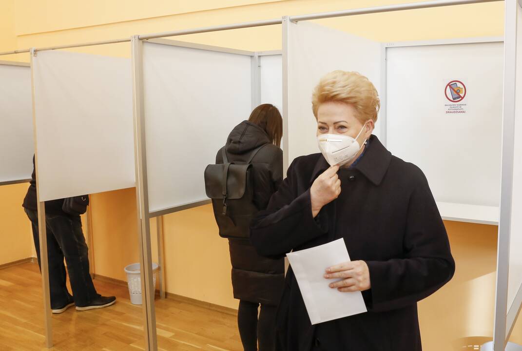 Iš anksto balsavo D. Grybauskaitė