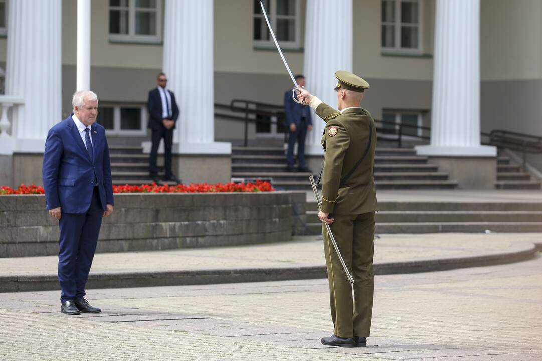 Karo akademijos absolventams – karininko laipsnis