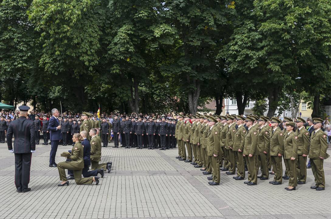 Karo akademijos absolventams – karininko laipsnis