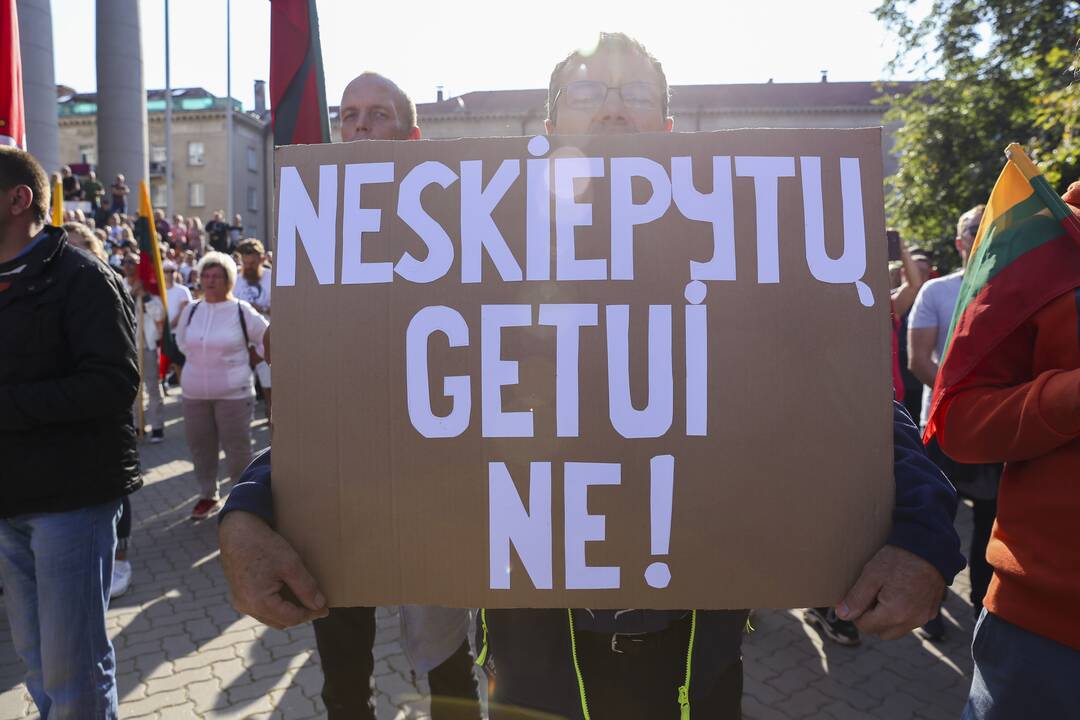 Protestas prie Seimo prieš COVID-19 ribojimus