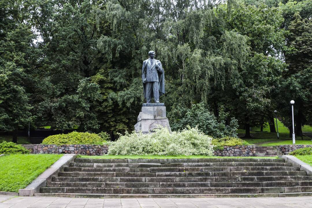Socialdemokratų piketas dėl P. Cvirkos paminklo nukėlimo