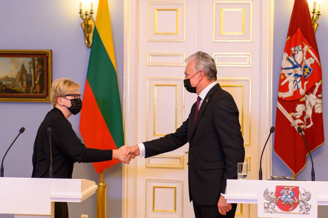 Prezidentas susitinka su premjere: aptars galimybių paso įvedimą vaikams