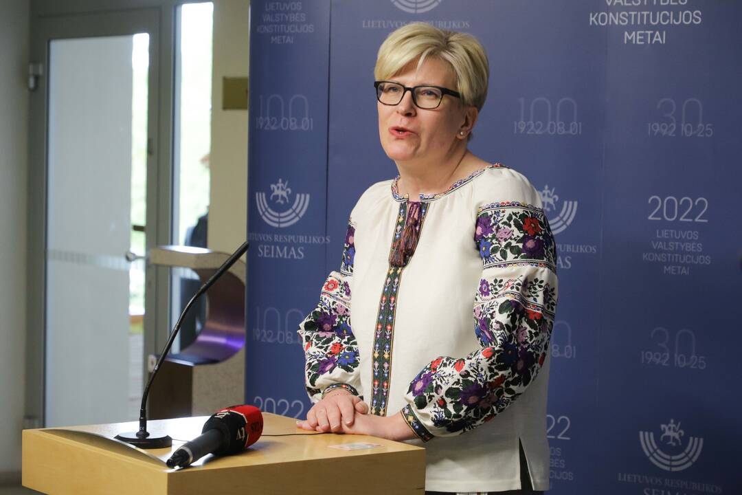 Seimo nariai pasipuošė vyšyvankomis