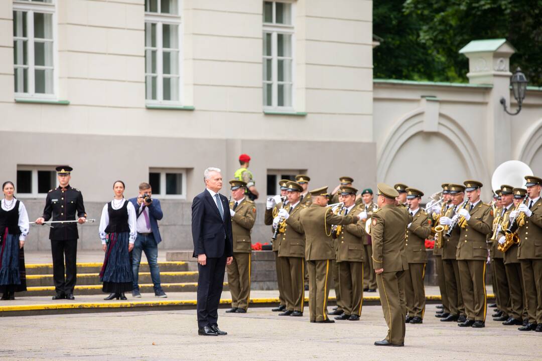 Karo akademijos absolventams – karininkų laipsniai