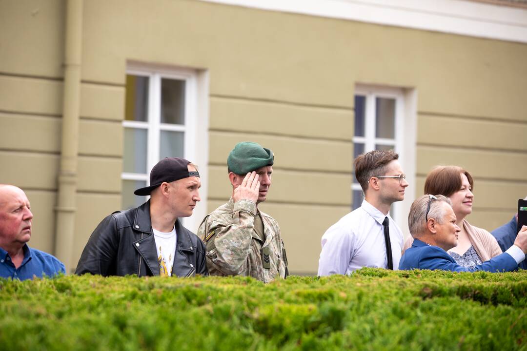 Karo akademijos absolventams – karininkų laipsniai