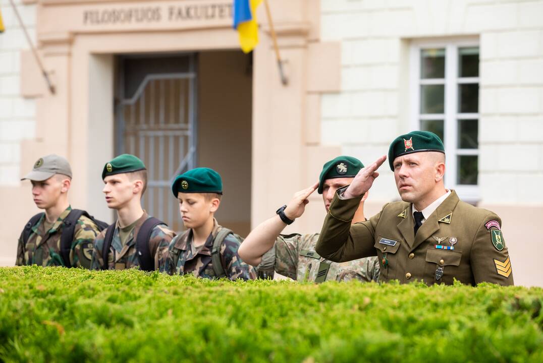 Karo akademijos absolventams – karininkų laipsniai
