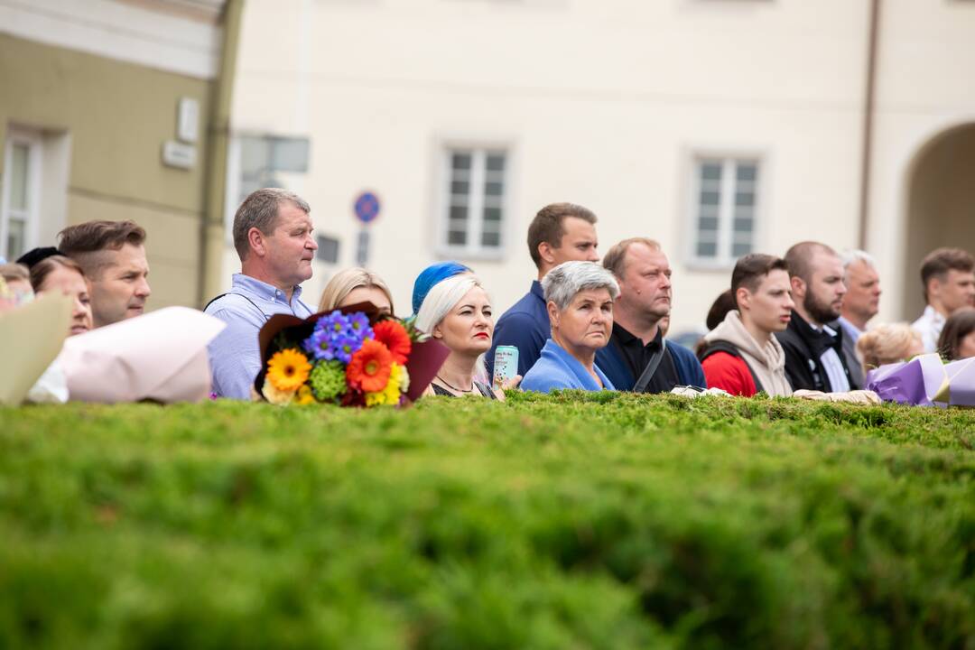 Karo akademijos absolventams – karininkų laipsniai