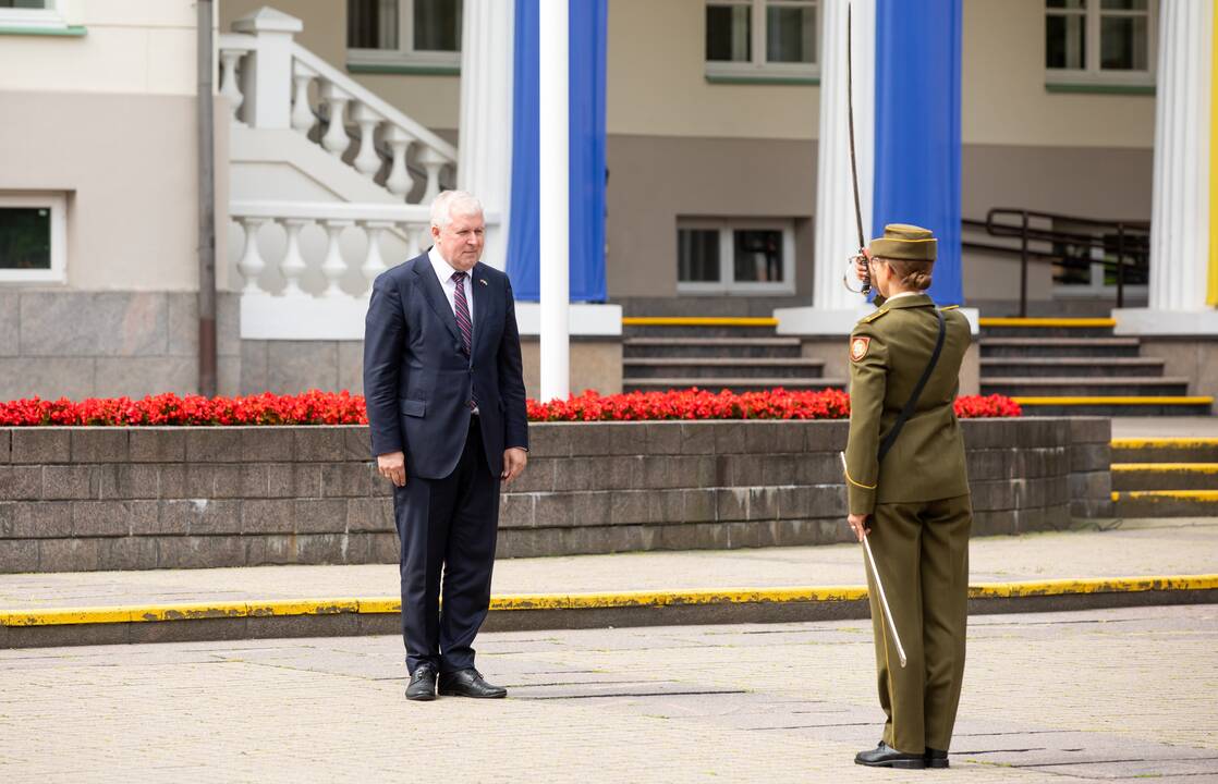 Karo akademijos absolventams – karininkų laipsniai