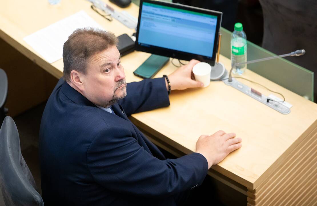 Tęsiasi neeilinė Seimo sesija