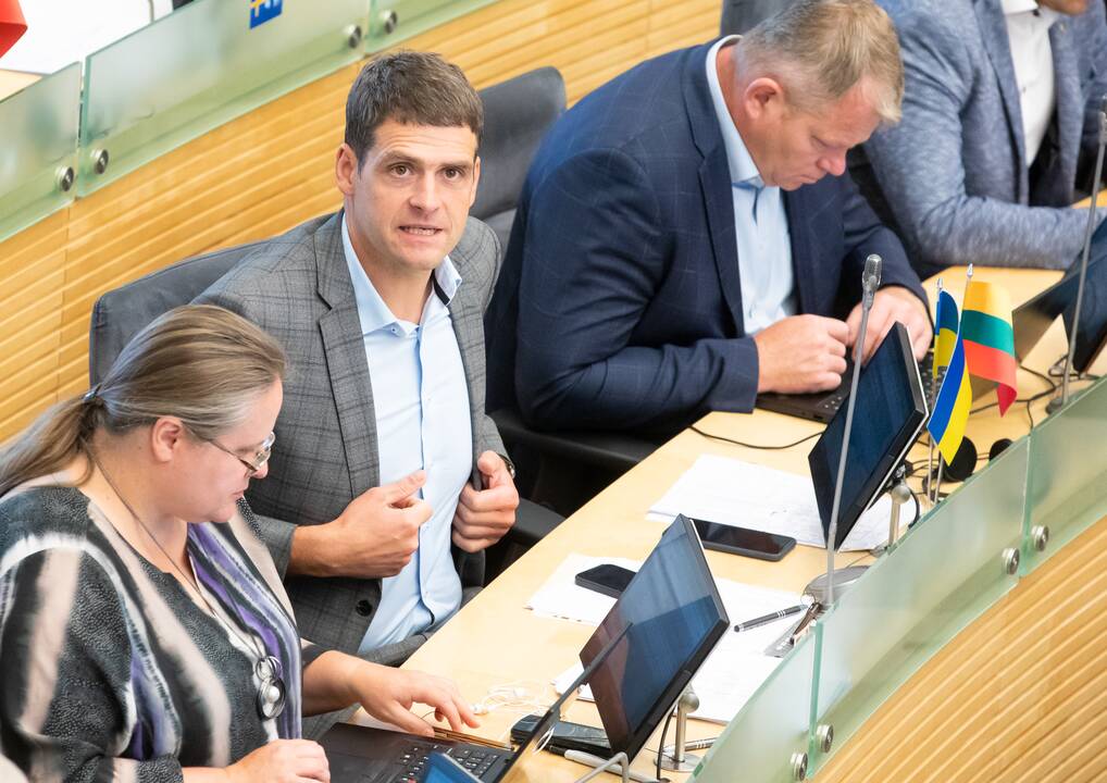 Tęsiasi neeilinė Seimo sesija