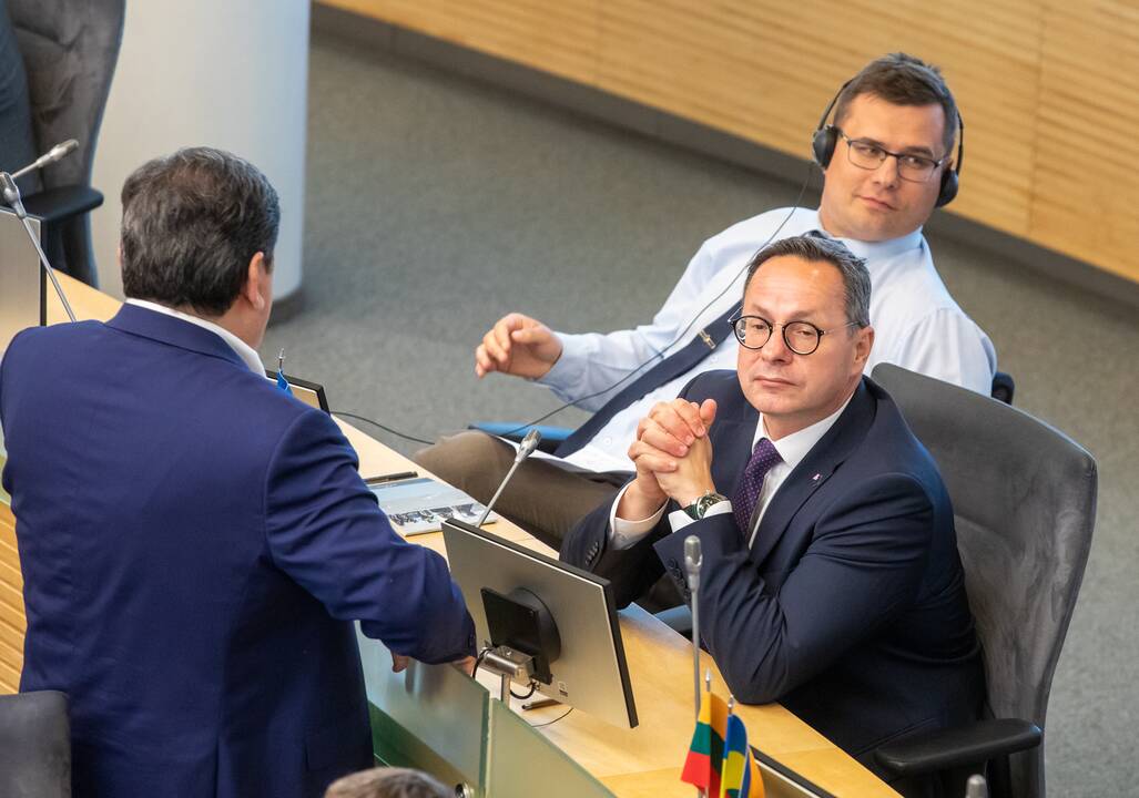 Tęsiasi neeilinė Seimo sesija