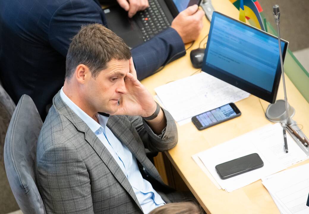 Tęsiasi neeilinė Seimo sesija