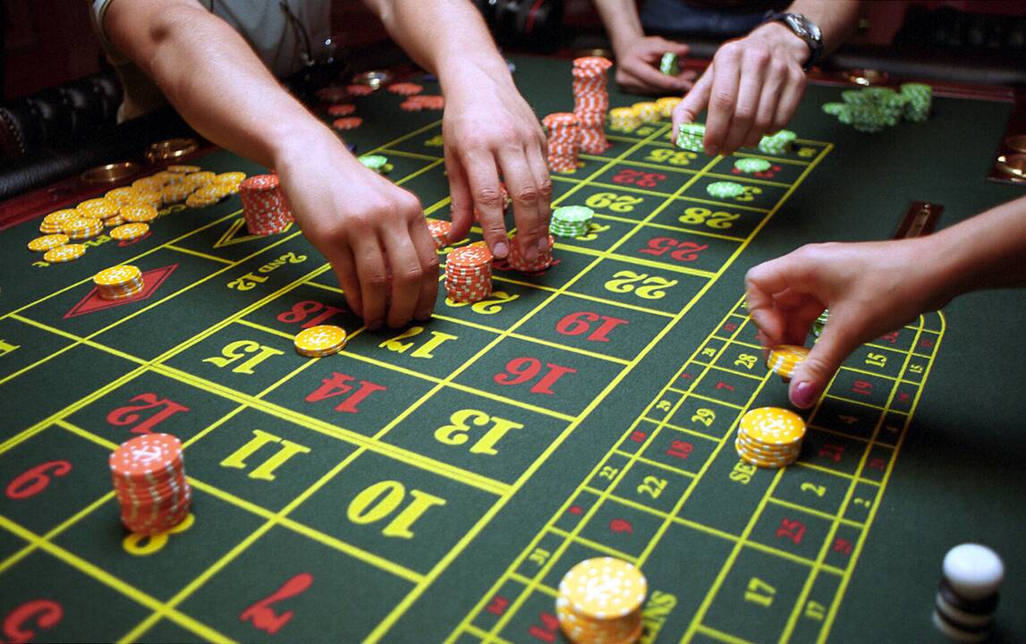 Grupė Seimo narių siūlo uždrausti bet kokia forma skatinti lošti