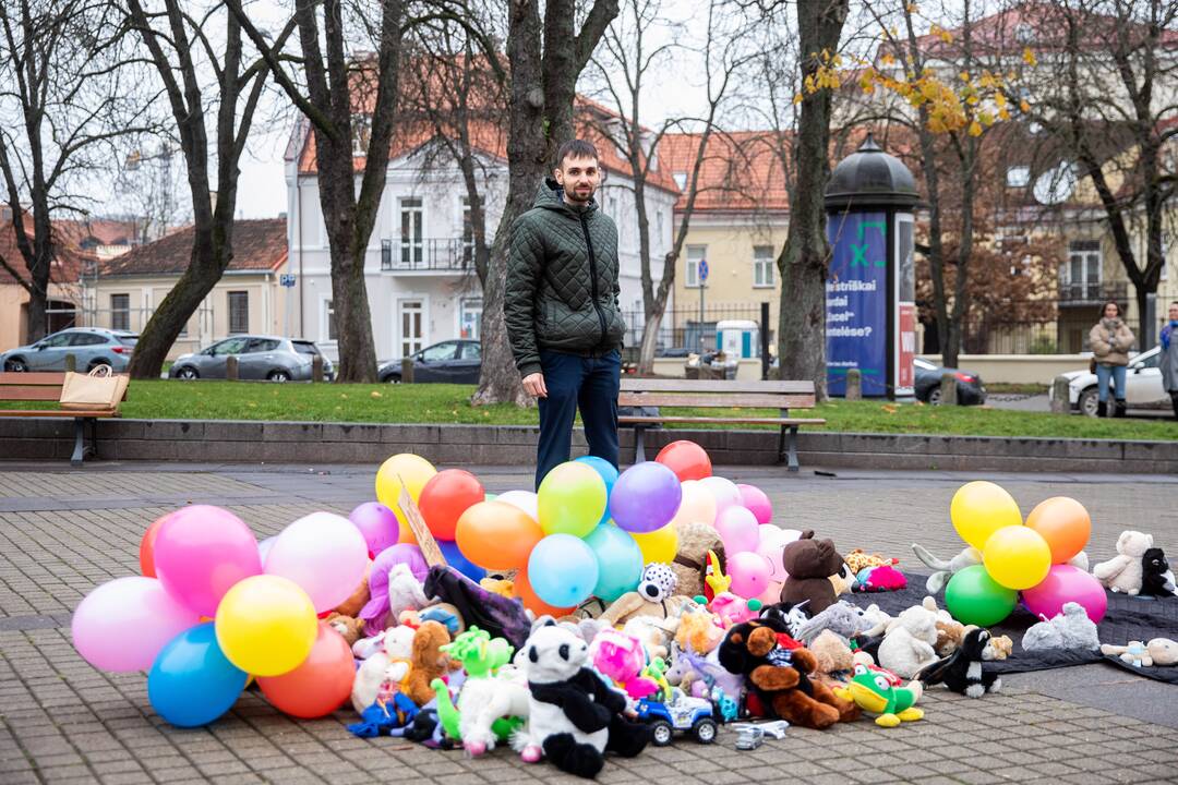 Protestas prieš galimybių pasą vaikams prie Prezidentūros