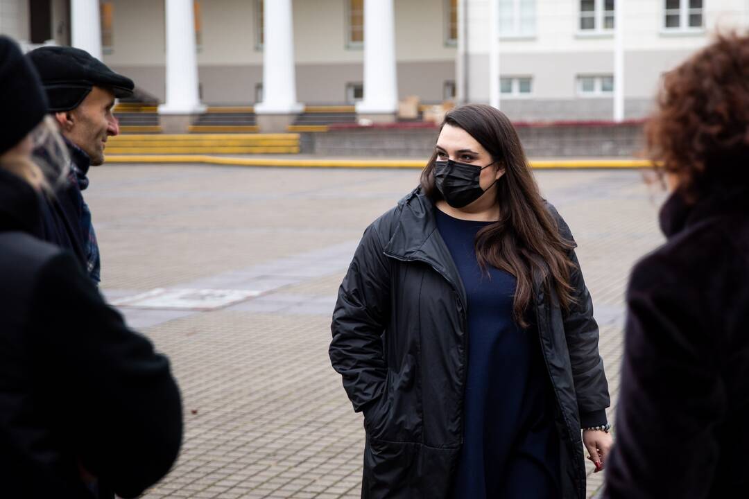 Protestas prieš galimybių pasą vaikams prie Prezidentūros
