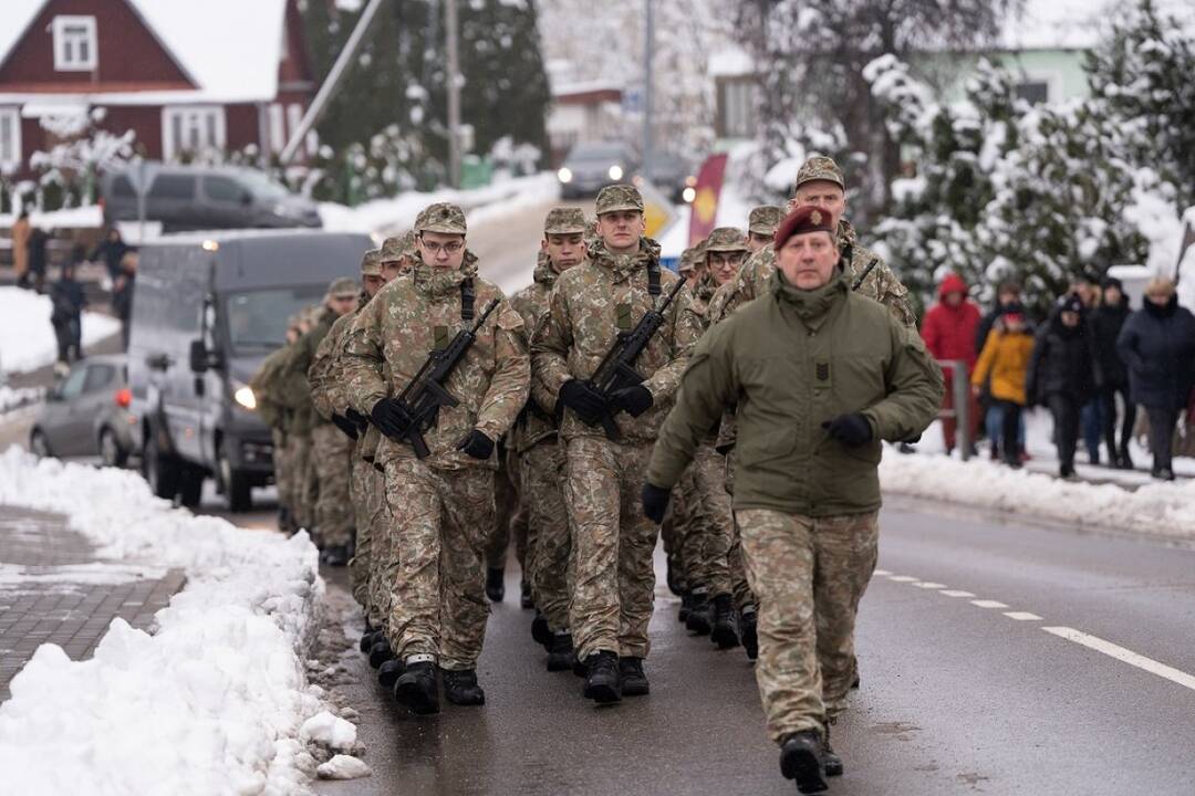 100-oji karių savanorių laida prisiekė Merkinėje