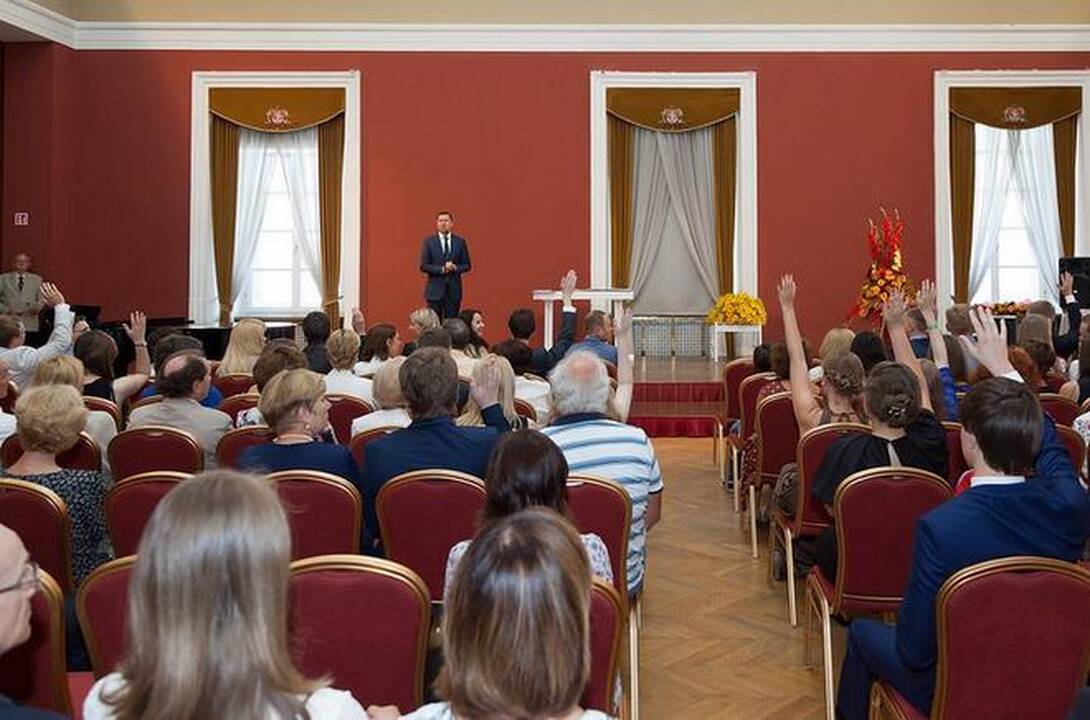 Rotušėje pasveikinti geriausi sostinės abiturientai