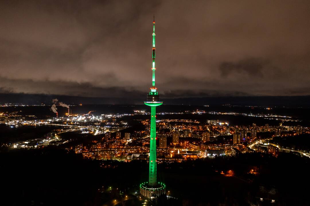 Įjungtas televizijos bokšto šventinis apšvietimas
