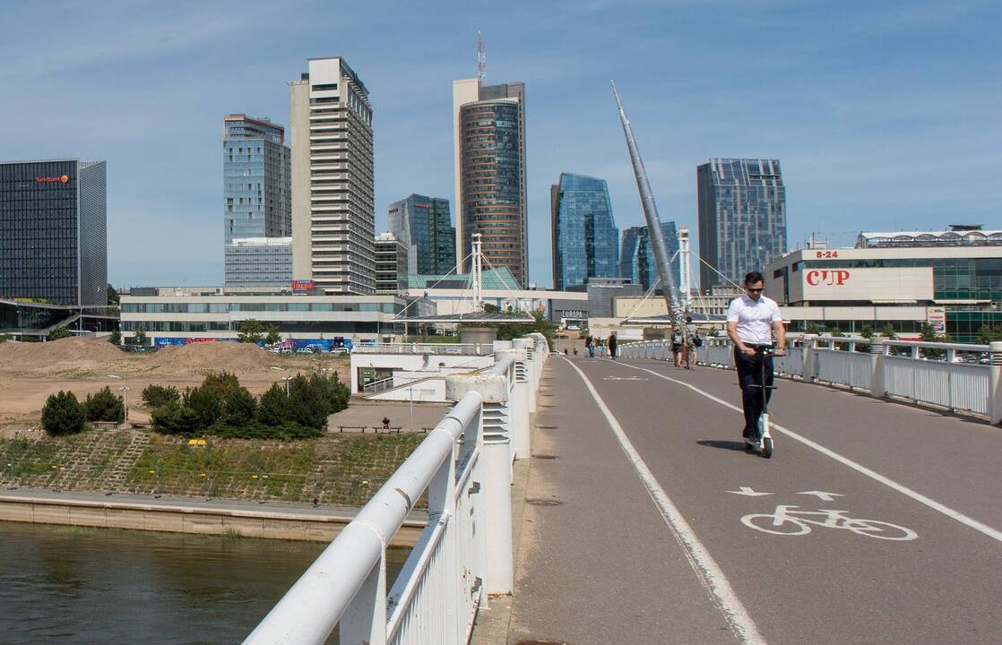 Sostinės savivaldybė planuoja, kad atnaujintos erdvės prie Baltojo tilto vilniečių ir miesto svečių lauks kitą vasarą.